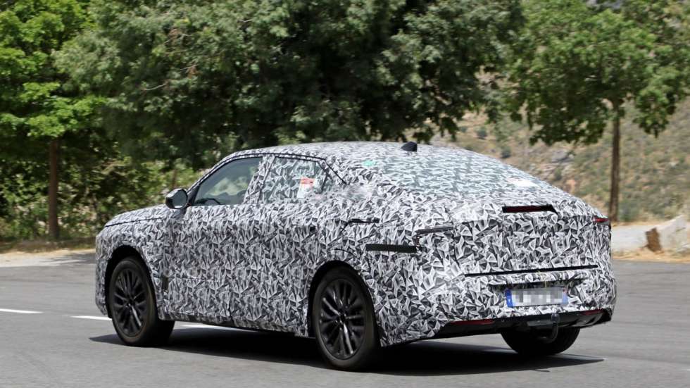 Μπαίνουν οι τελευταίες πινελιές στο νέο DS 8 Crossback